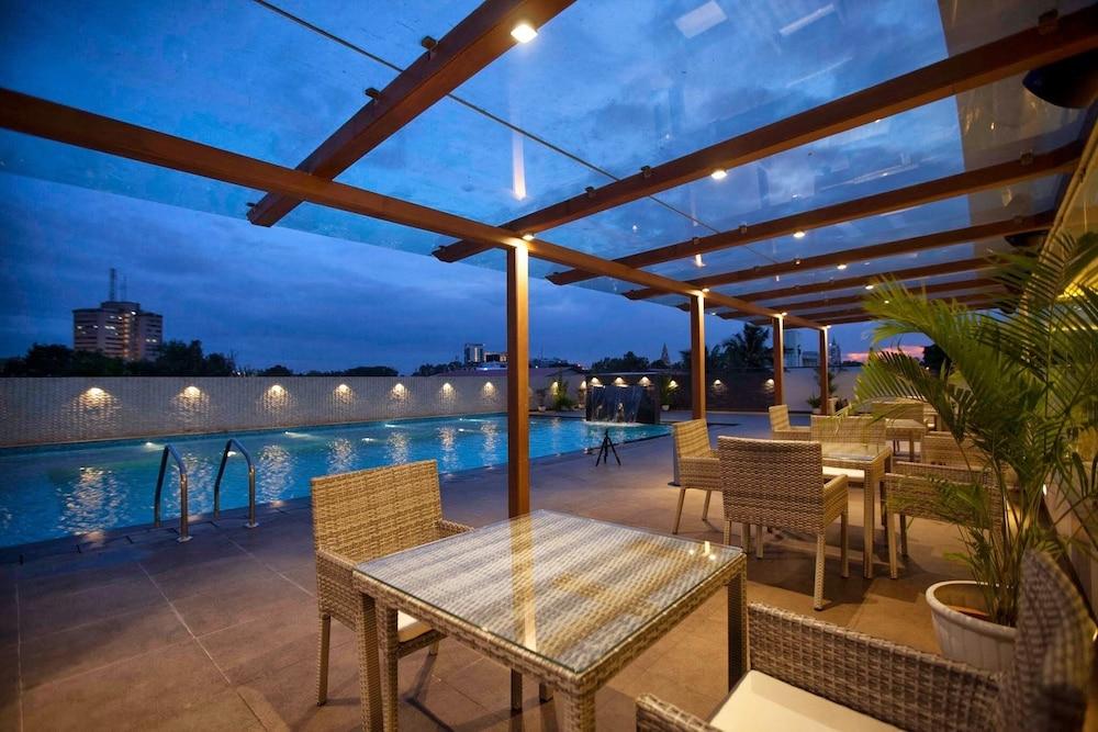 העיר בנגלור Hotel The The Grand Magrath מראה חיצוני תמונה
