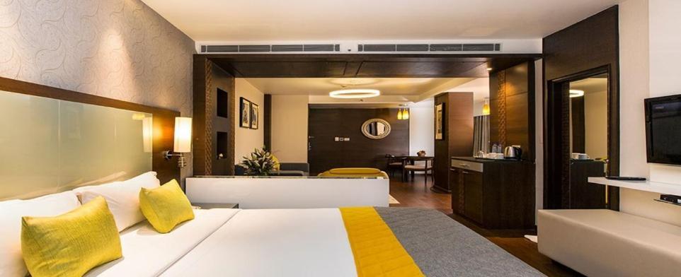 העיר בנגלור Hotel The The Grand Magrath מראה חיצוני תמונה